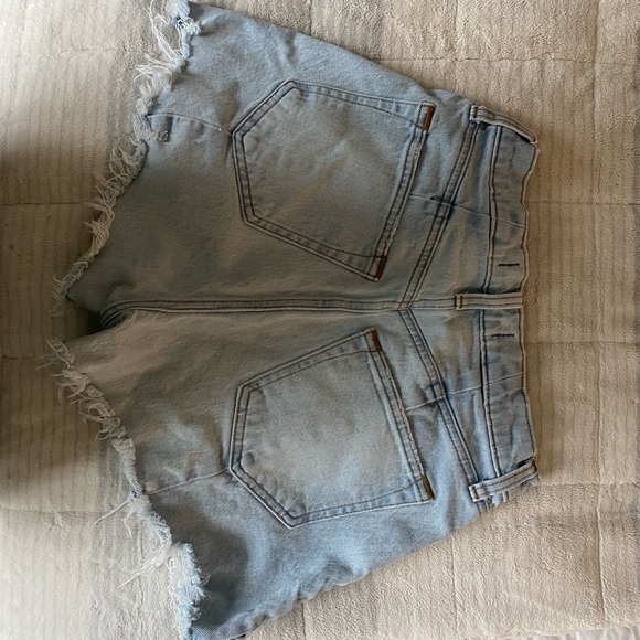 Abercrombie Curve Love High Rise Cutoff Shorts - Picture 2 of 3